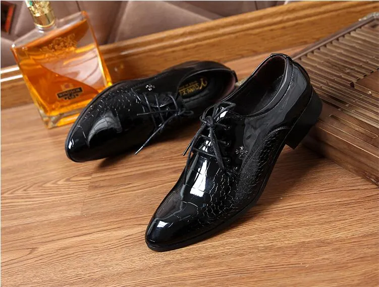 Lackleder schwarz oxford schuhe f&uuml;r m&auml;nner krokodilleder schuhe m&auml;nner hochzeit schuhe formalen mens spitz kleid schuhe italien derby