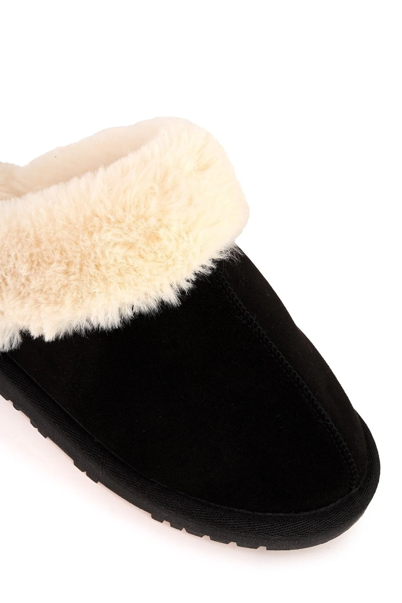 Sally Close Toe Fluffy Slipper in Black